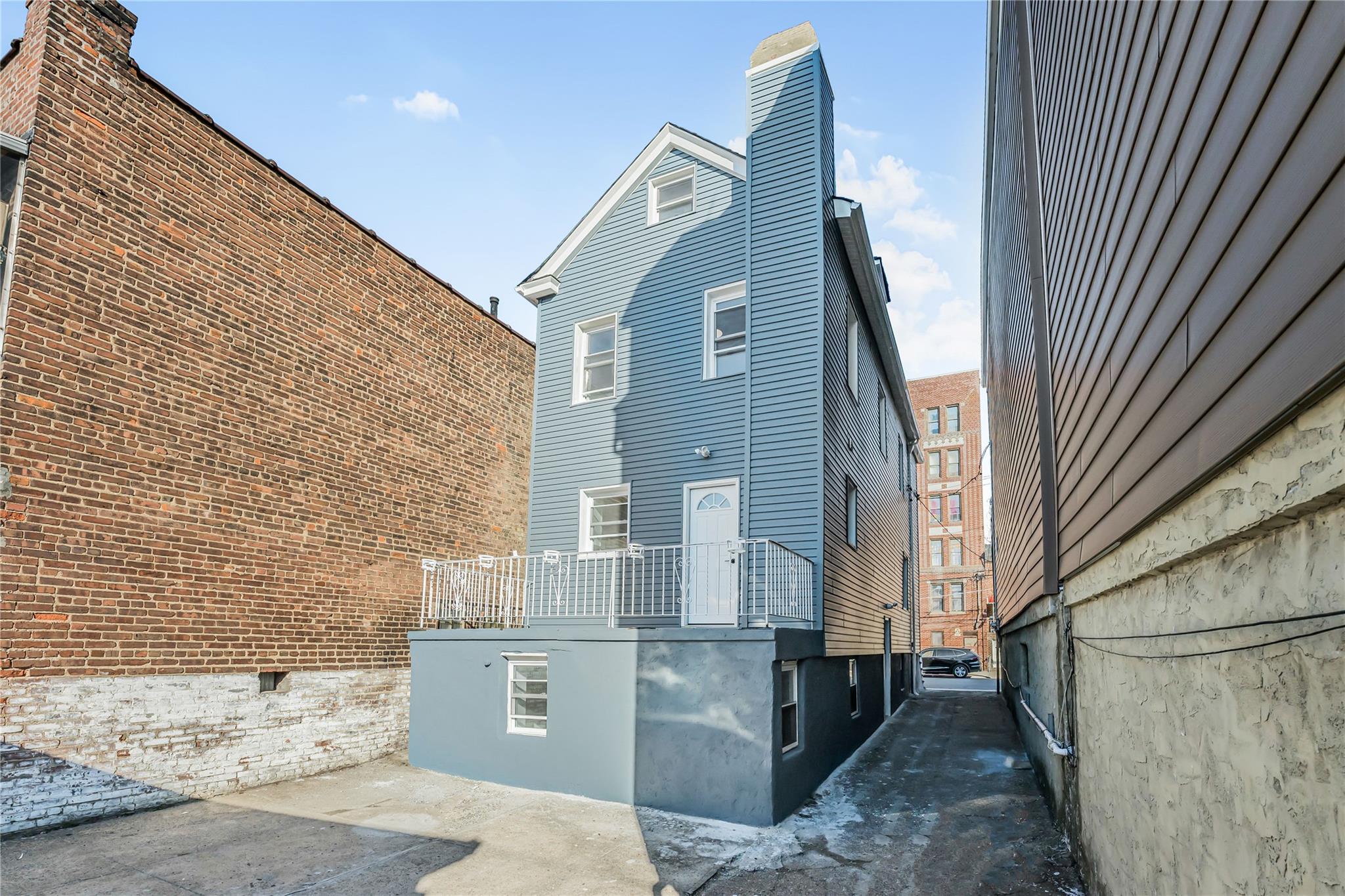 2561 Radcliff Avenue, Bronx, New York image 41