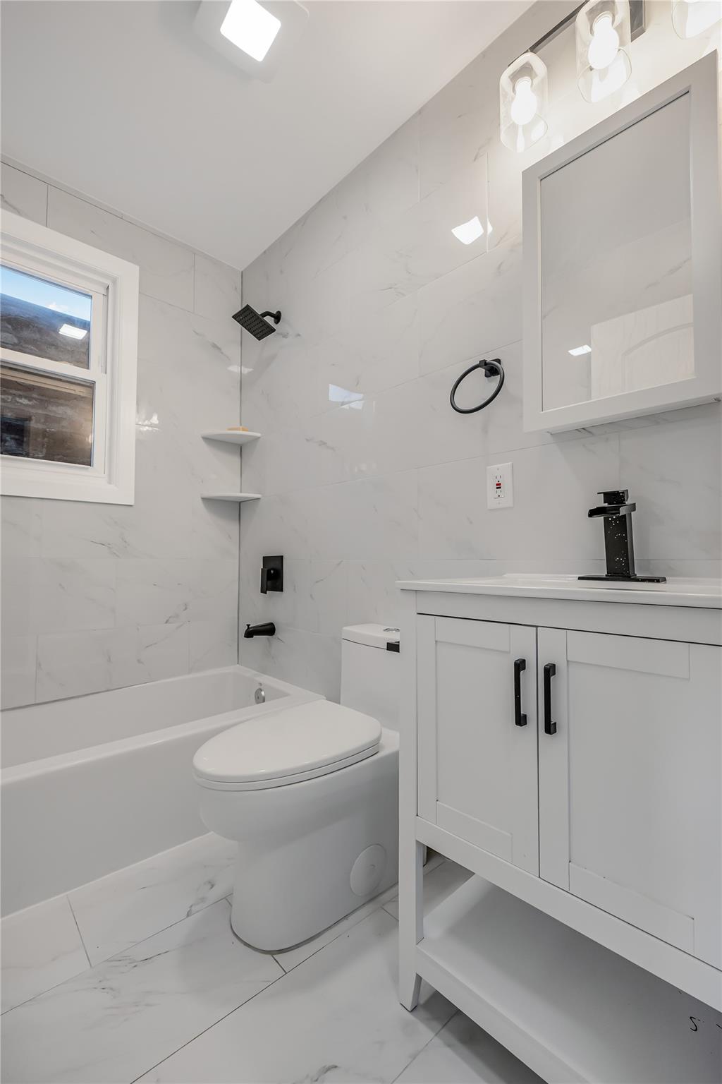 2561 Radcliff Avenue, Bronx, New York image 4
