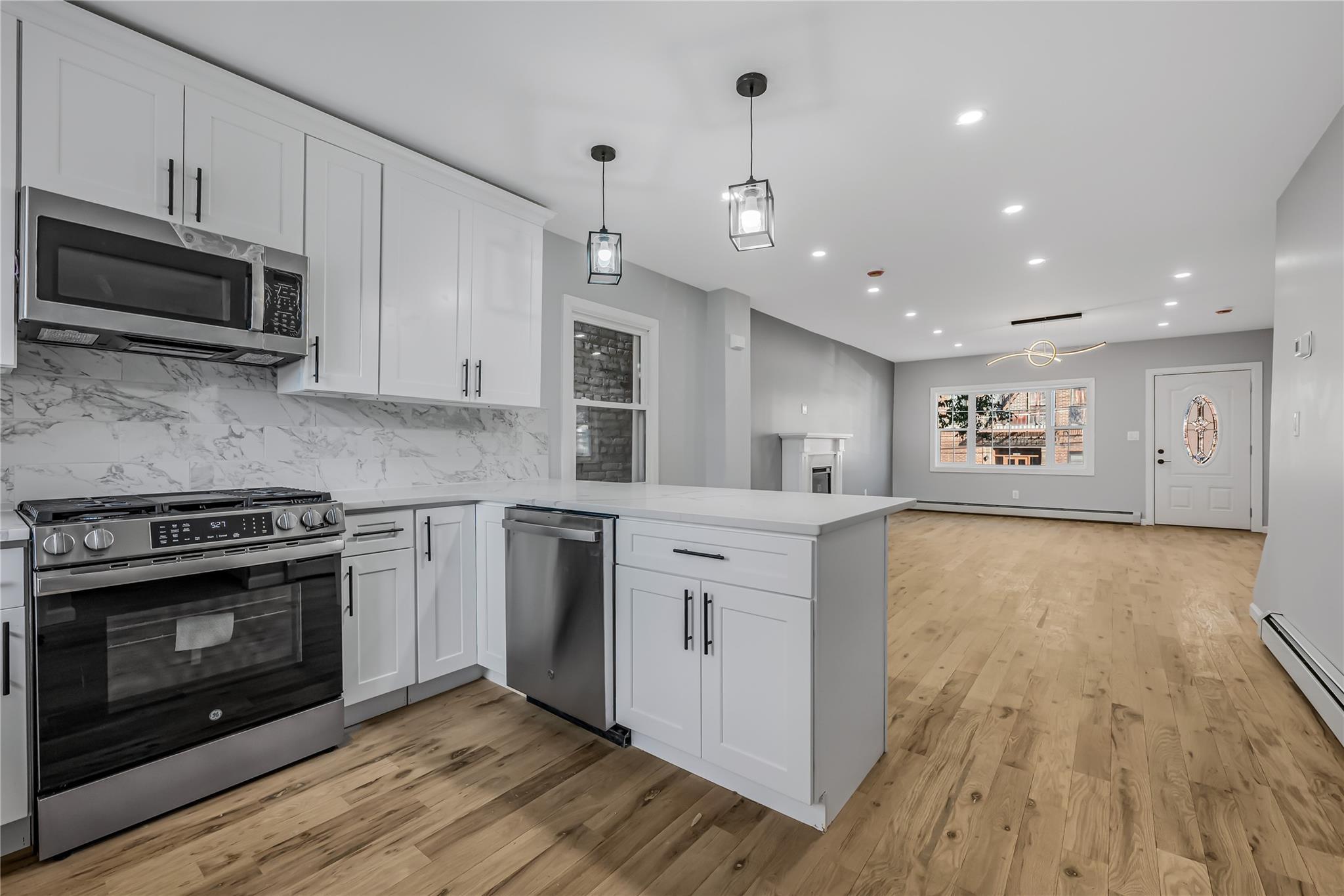 2561 Radcliff Avenue, Bronx, New York image 24