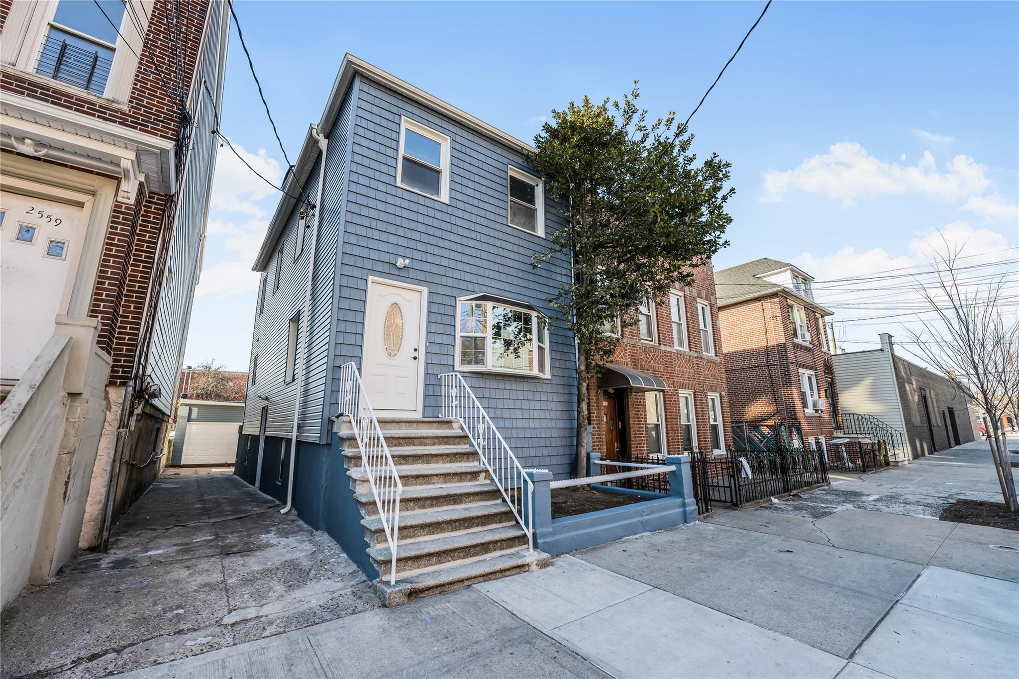 2561 Radcliff Avenue, Bronx, New York image 43