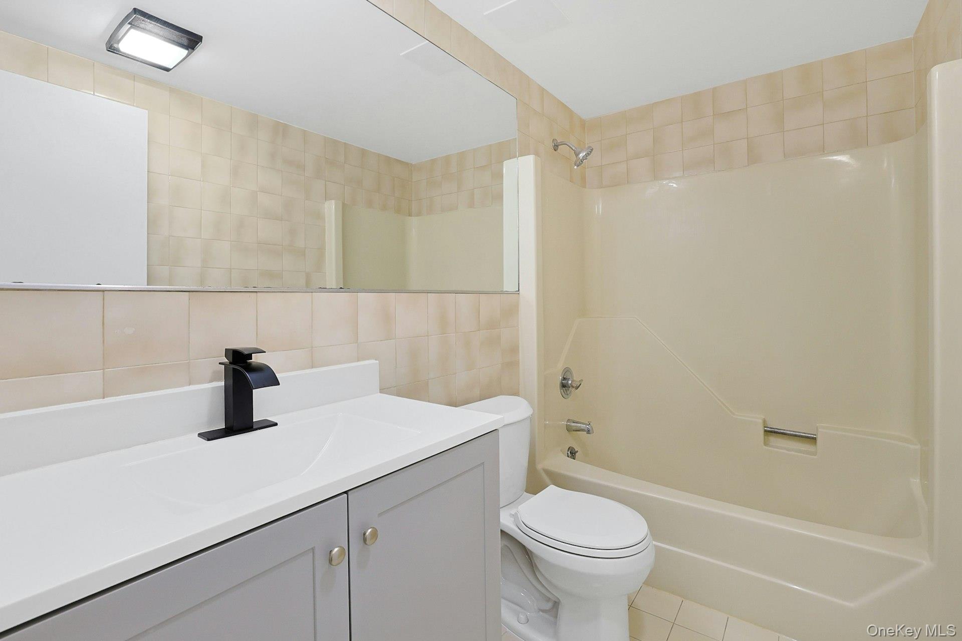 Yonkers, New York 10710, United States, 2 Bedrooms Bedrooms, ,2 BathroomsBathrooms,Residential,Active,209118