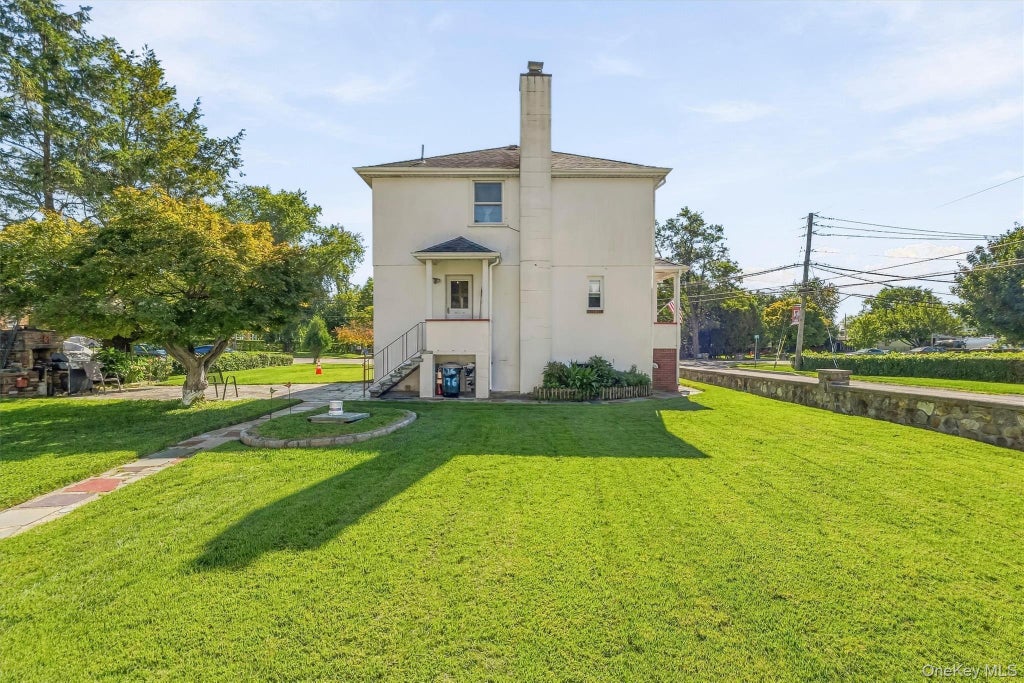 Photo of 176 Broadway, Verplanck, NY 10596 (MLS # 1054655)