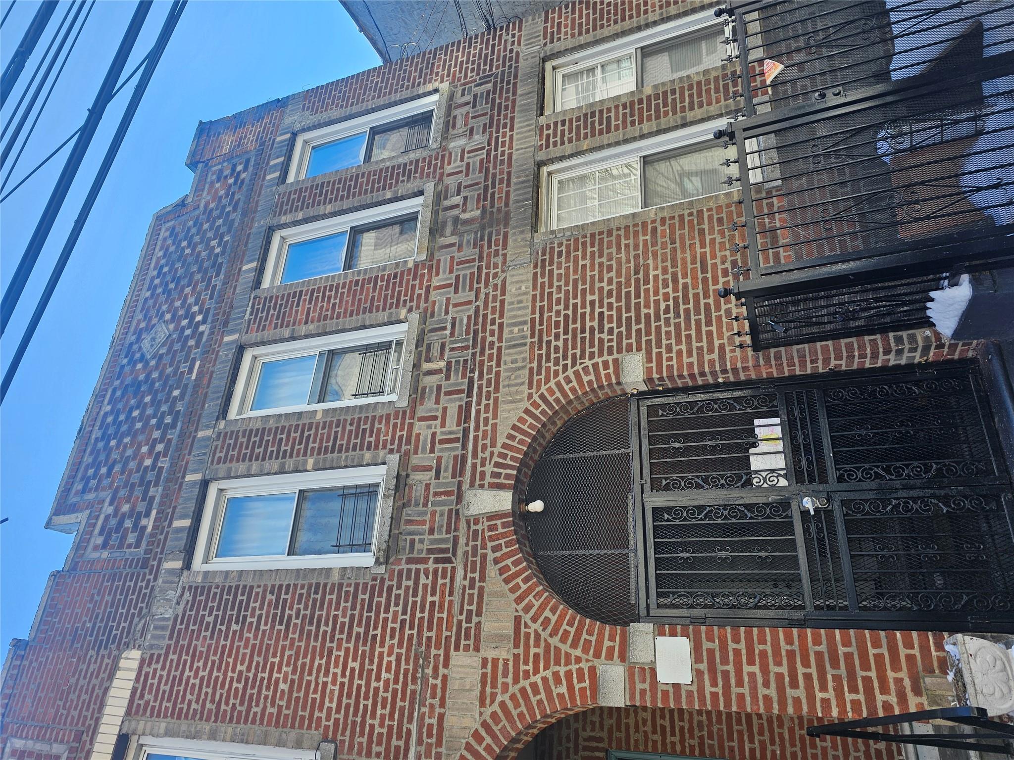 Rental Property at E 223 Street, Bronx, New York - Bedrooms: 1 
Bathrooms: 1  - $2,550 MO.