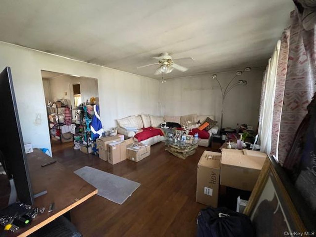 Photo of 607 Osborn Avenue, Riverhead, NY 11901 (MLS # 988509)