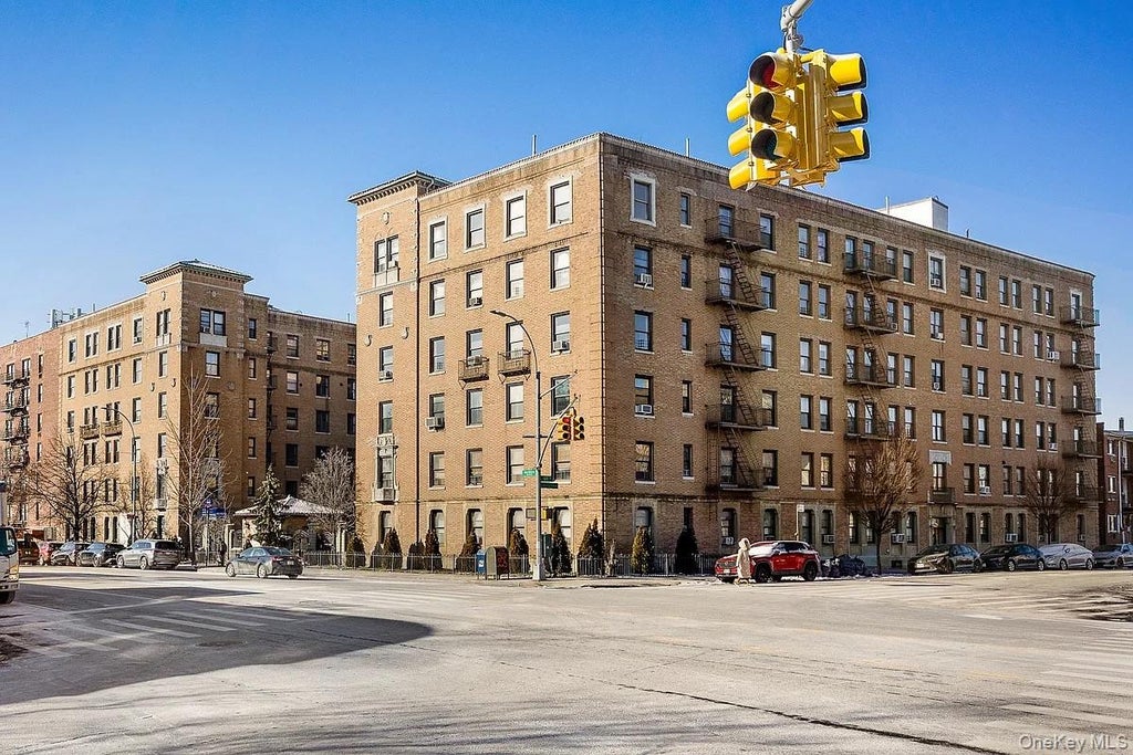 Photo of 148-09 Northern Boulevard #6L, Flushing, NY 11355 (MLS # 1052428)