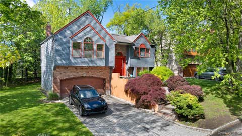 Homes For Sale - 284 Schenck Avenue<br/> Great Neck, NY 11021