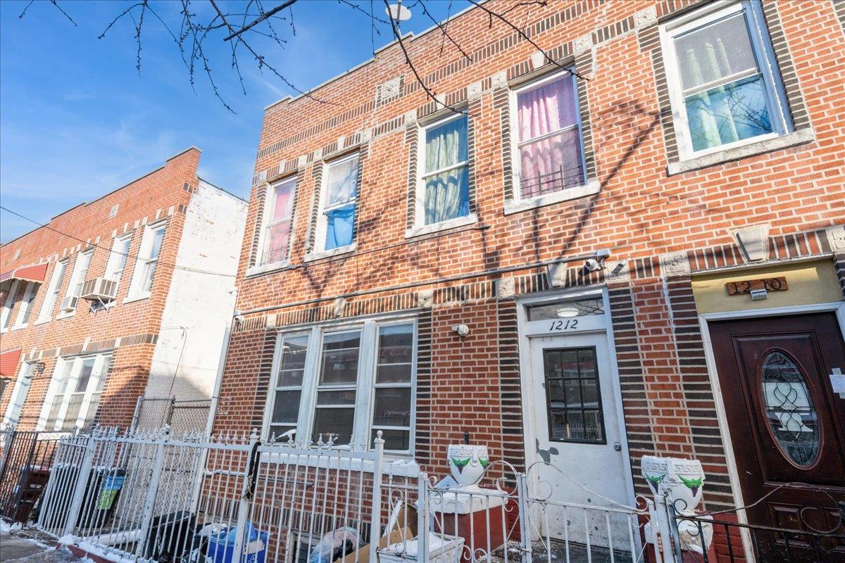 1212 Commmonwealth Avenue