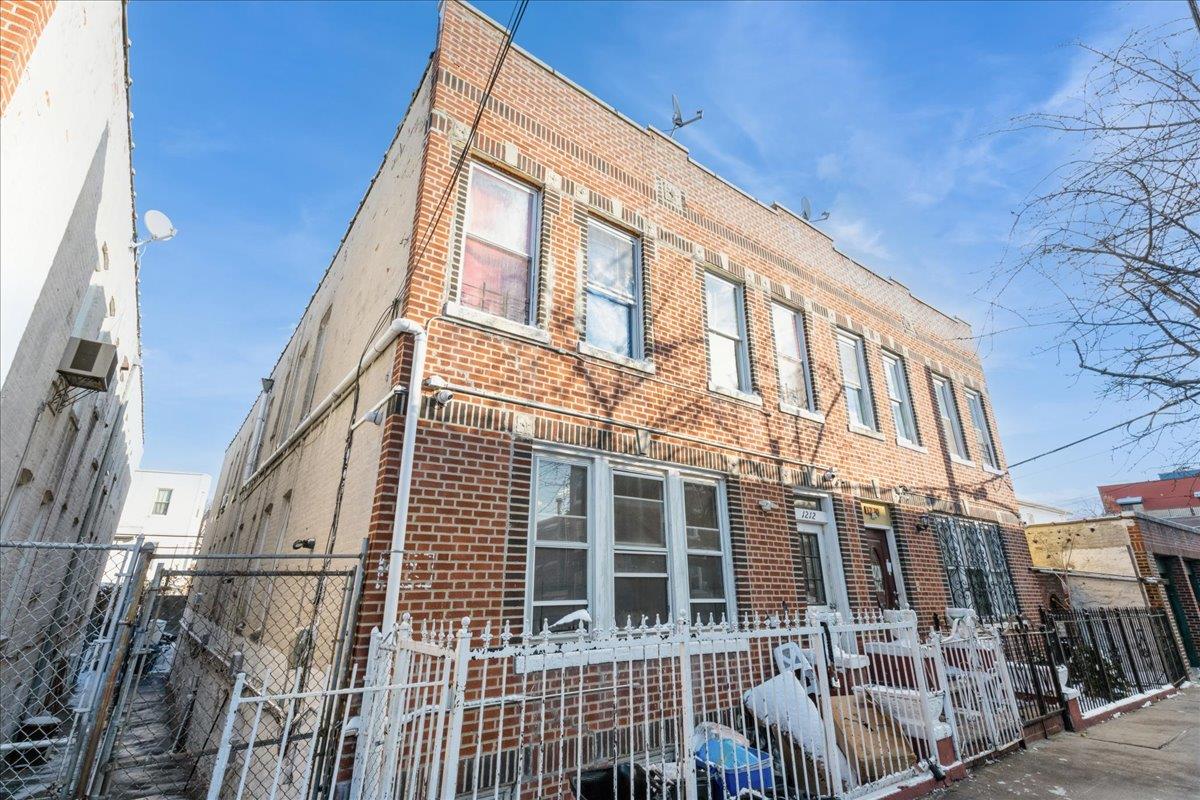 1212 Commmonwealth Avenue