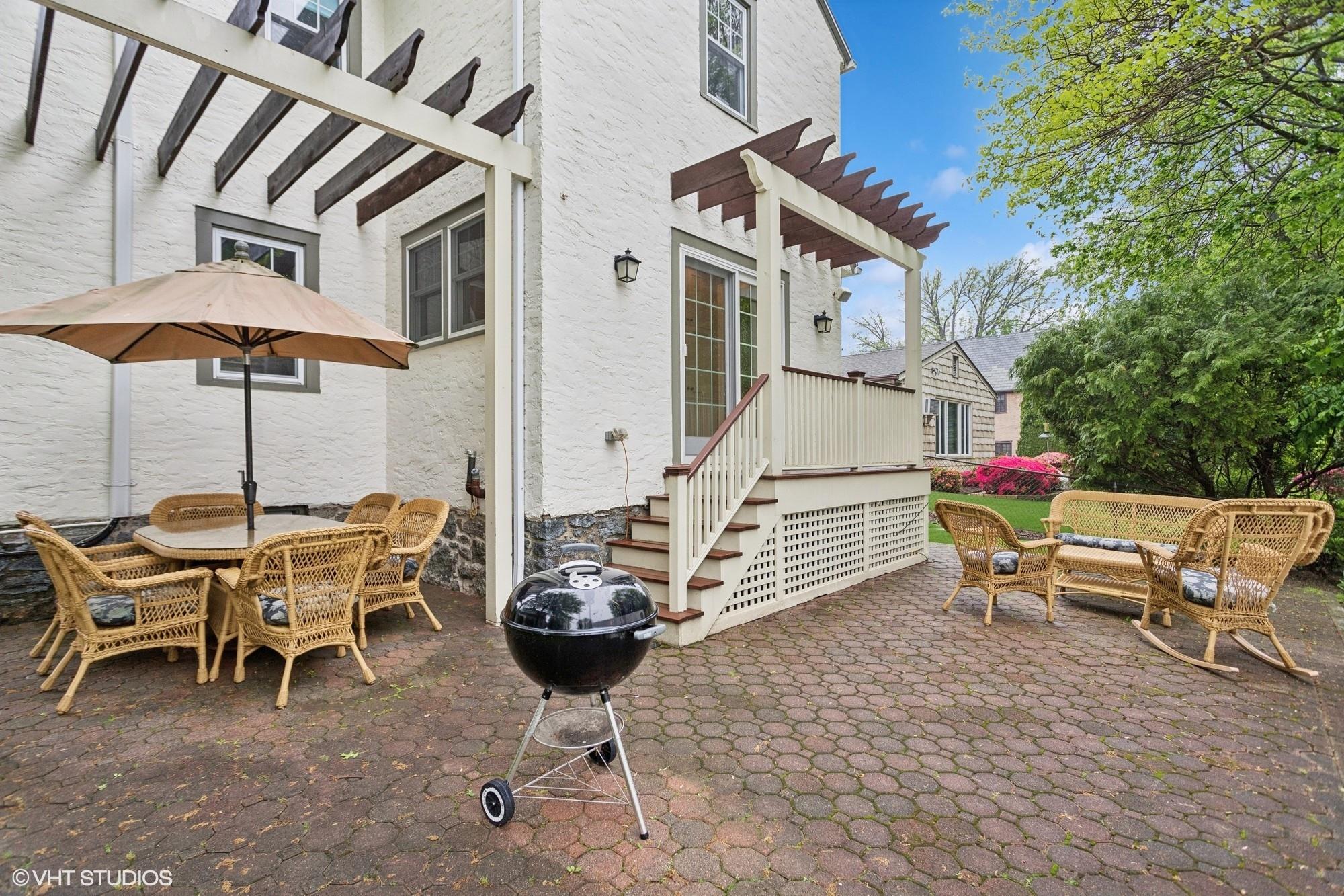 42 Hillcrest Avenue, Larchmont, New York image 12