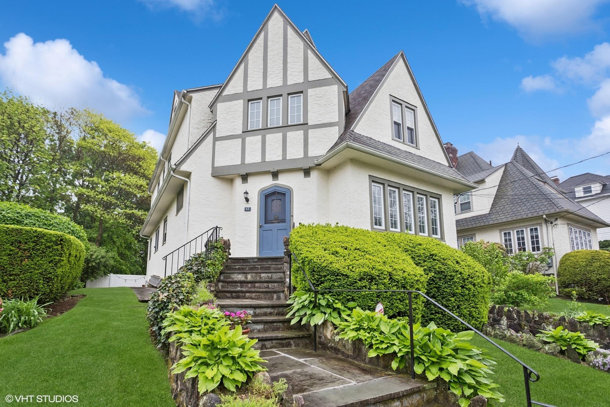 42 Hillcrest Avenue, Larchmont, New York image 1
