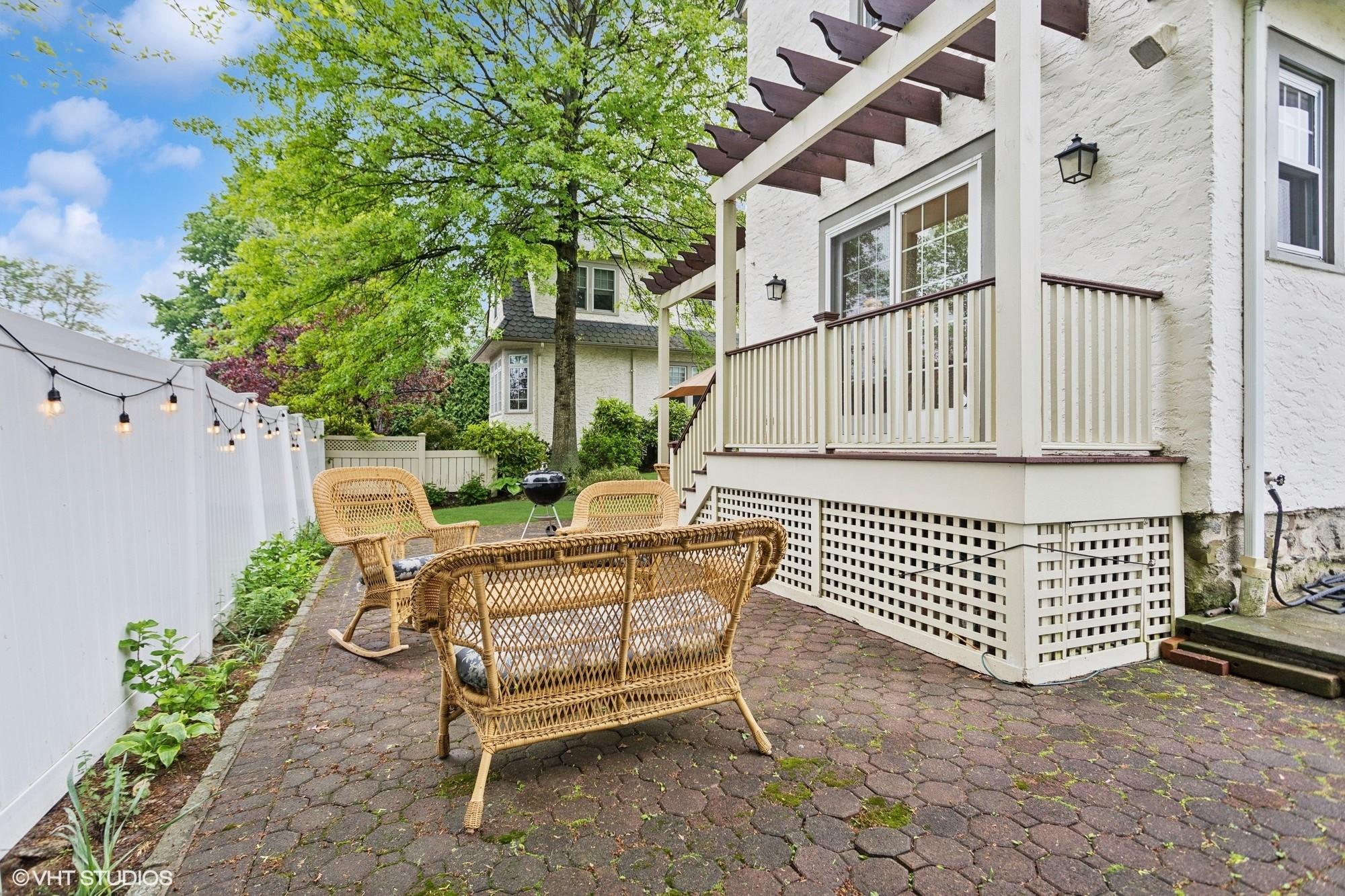 42 Hillcrest Avenue, Larchmont, New York image 13