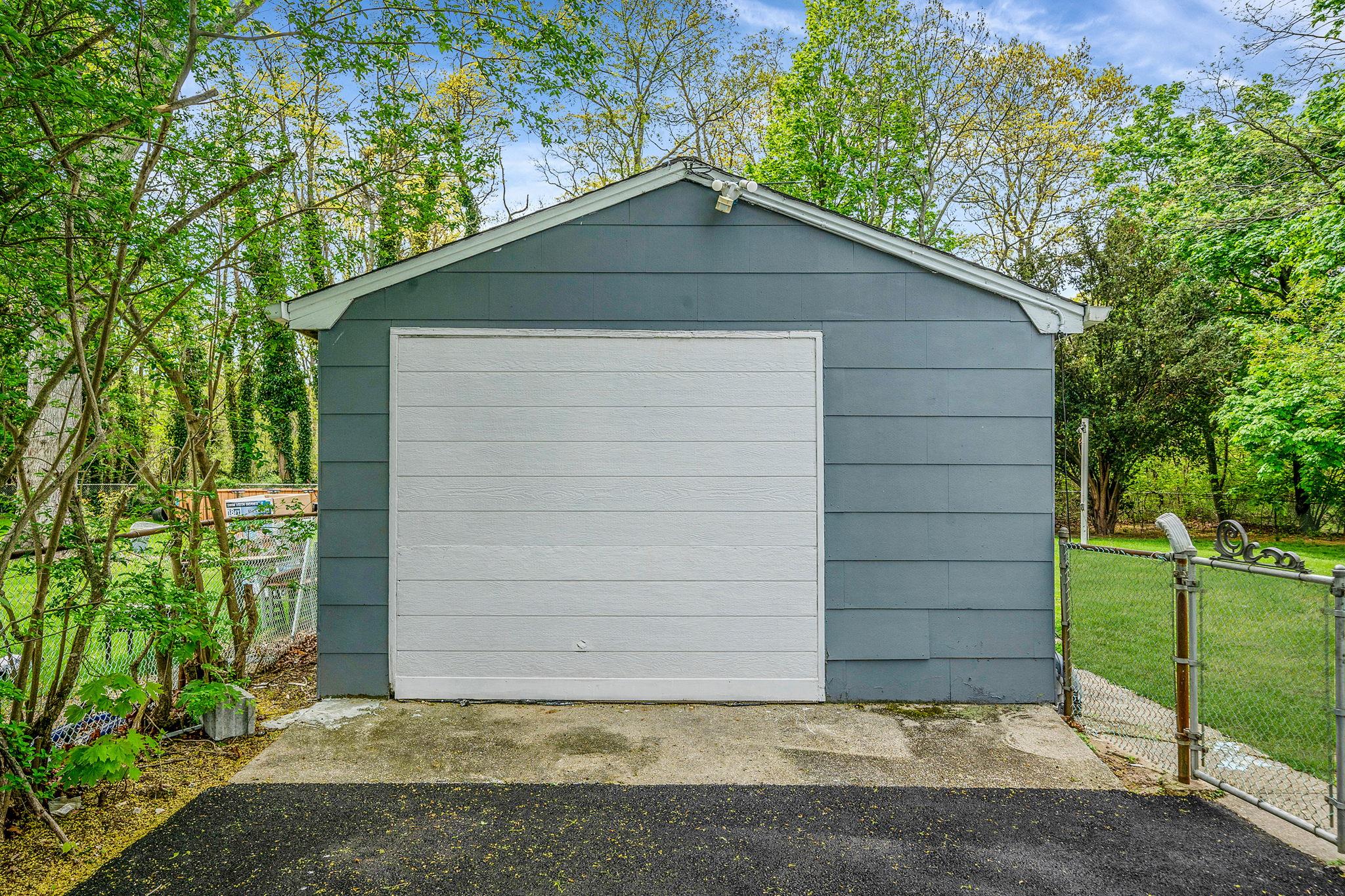 760 Spur Drive, Bay Shore, New York image 4