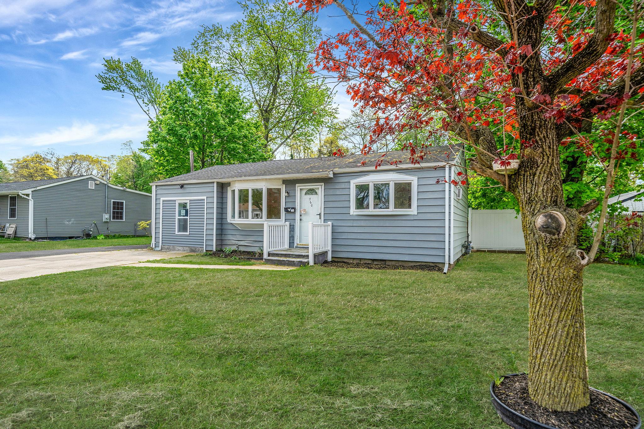 760 Spur Drive, Bay Shore, New York image 3