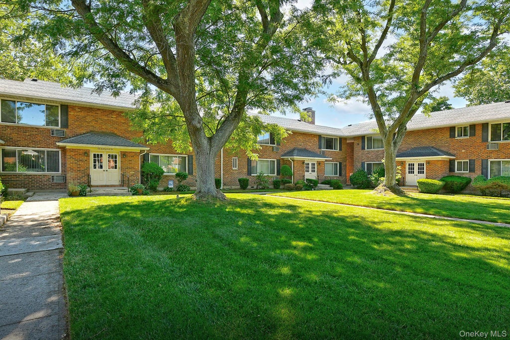 Photo of 172 Edmunton Drive #D9, North Babylon, NY 11703 (MLS # 1013302)