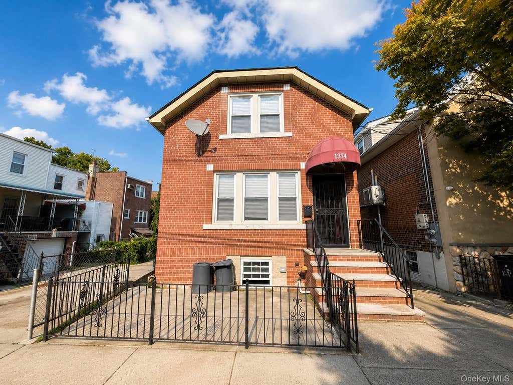 Photo of 1374 Hobart Avenue, Bronx, NY 10461 (MLS # 1039002)