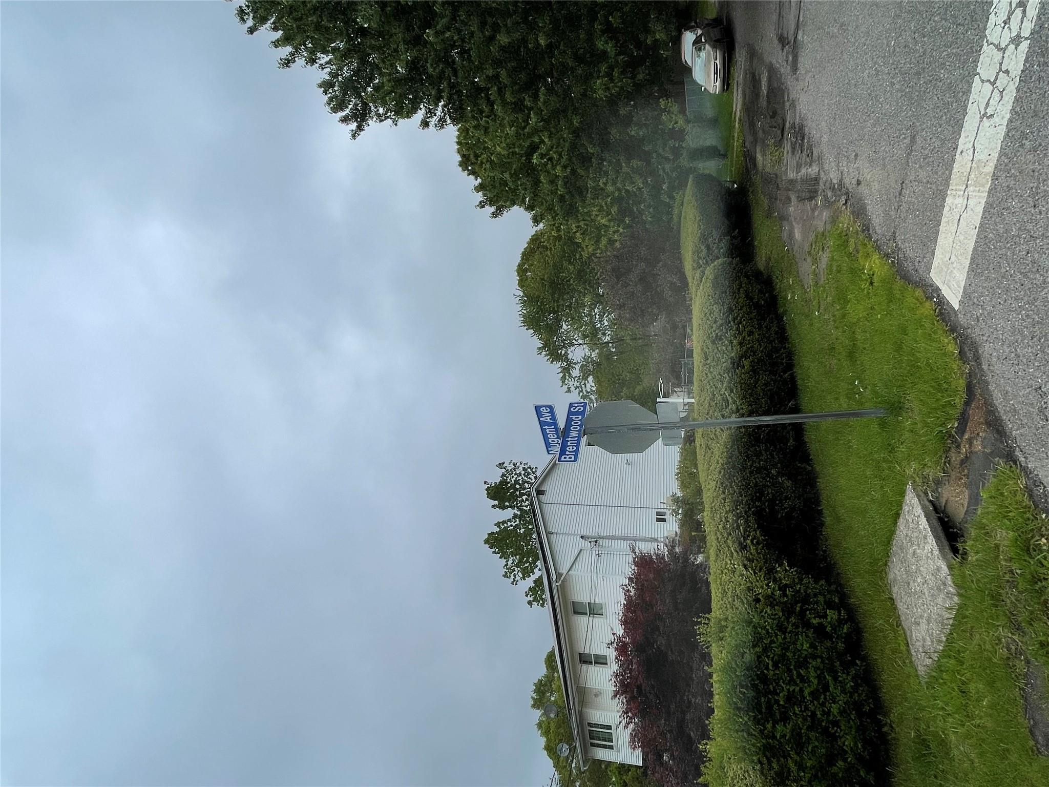 Brentwood Street, Bay Shore, New York image 4