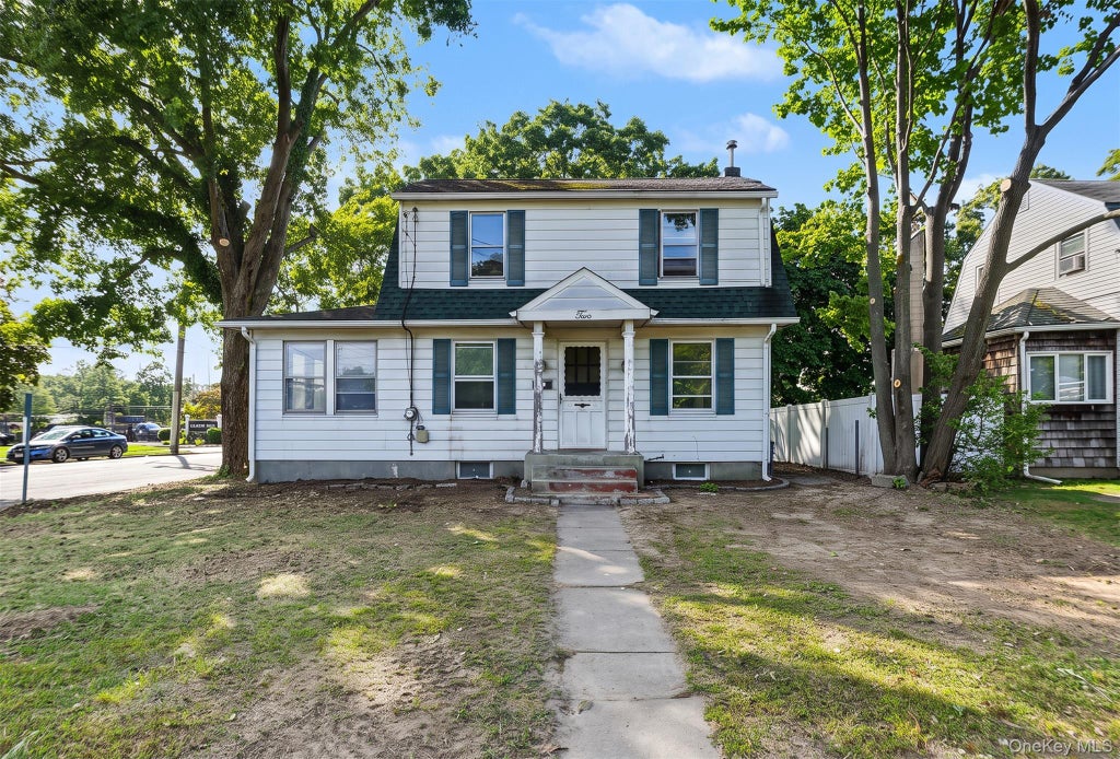 Photo of 2 Willett Avenue, Sayville, NY 11782 (MLS # 1053441)