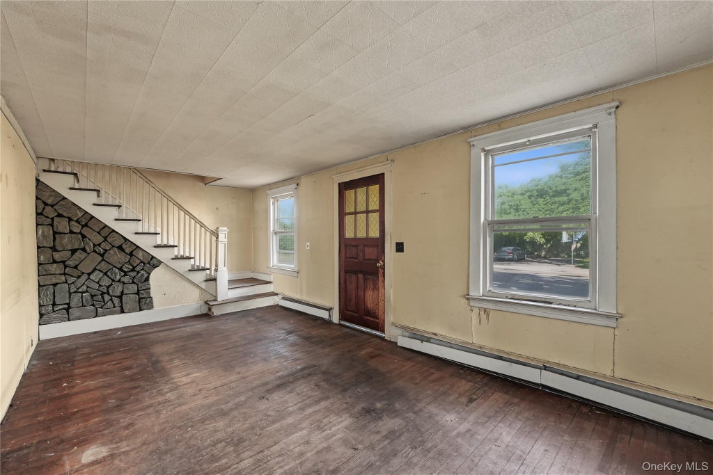 Photo of 2 Willett Avenue, Sayville, NY 11782 (MLS # 1053441)