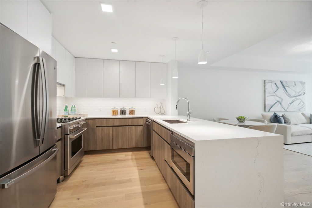 Photo of 218 Middle Neck Road #101, Great Neck, NY 11021 (MLS # 845614)
