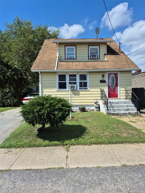 Photo of 9 Watkins Street, Lynbrook, NY 11563 (MLS # 905362)