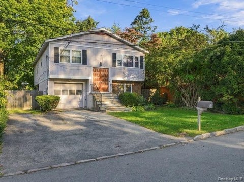 Photo of 20 Tyler Place, White Plains, NY 10603 (MLS # 1064502)