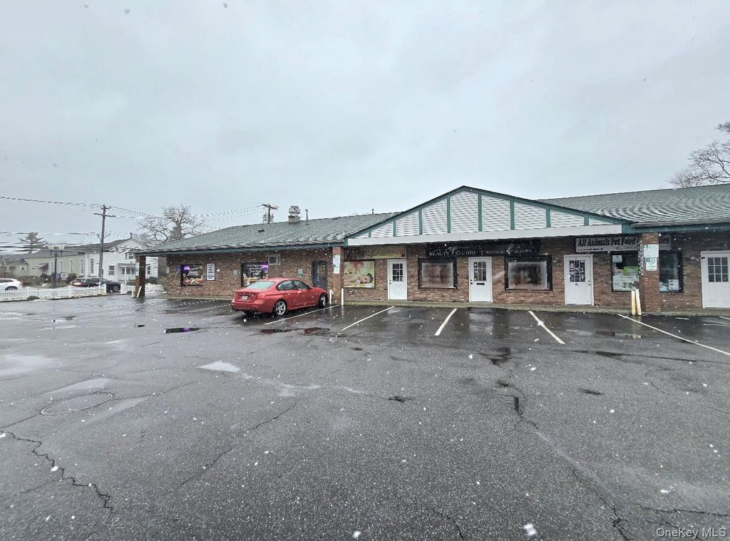 Photo of 117 W Main Street, East Islip, NY 11730 (MLS # 965912)