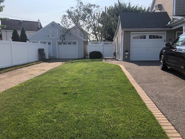 24 Raspberry Lane, Levittown, Florida image 5