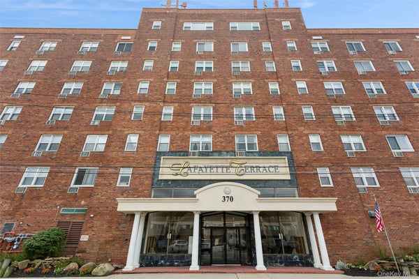 370 W BROADWAY APT 2A, LONG BEACH, NY 11561 - Image 8acaebd90e30bee3a0317c0077173361/3903018362