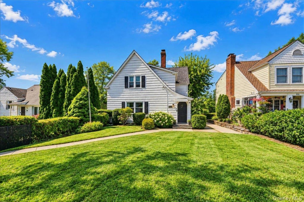 Photo of 201 Park Drive, Eastchester, NY 10709 (MLS # 1052207)
