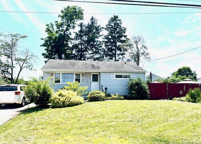 Photo of 32 Cypress Street, Central Islip, NY 11722 (MLS # 1027416)