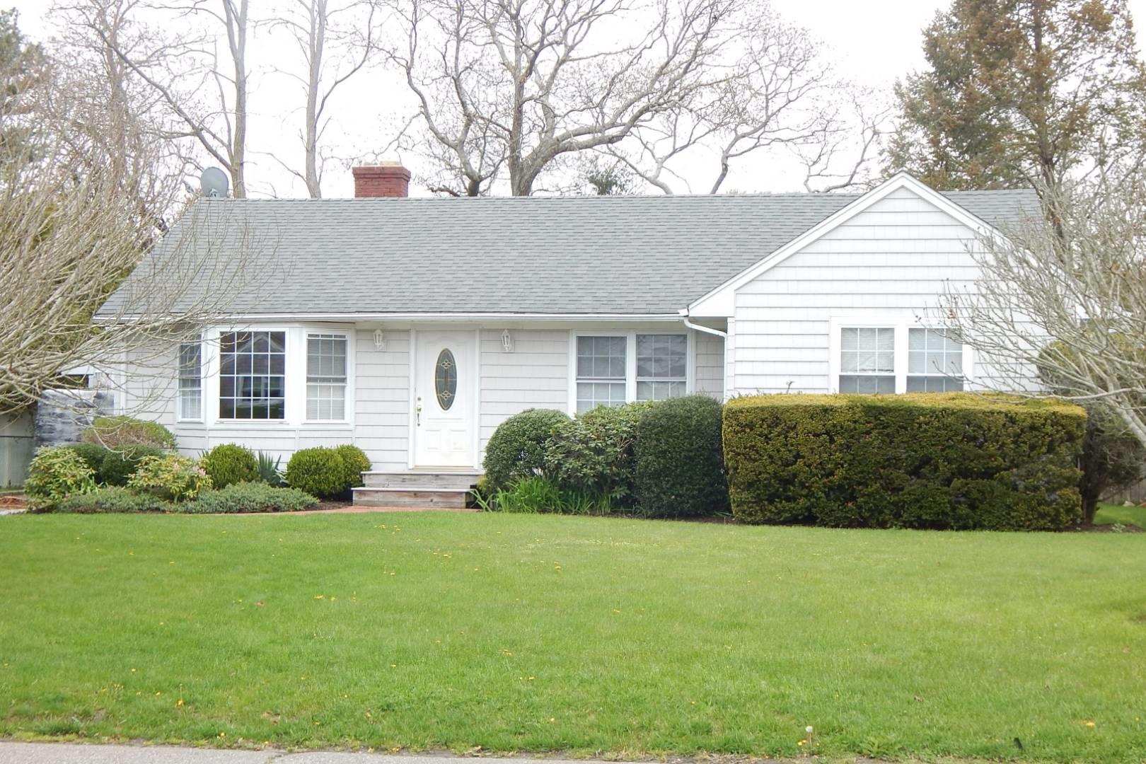 Maple Street, Southampton, Hamptons, NY - 3 Bedrooms  
2 Bathrooms - 