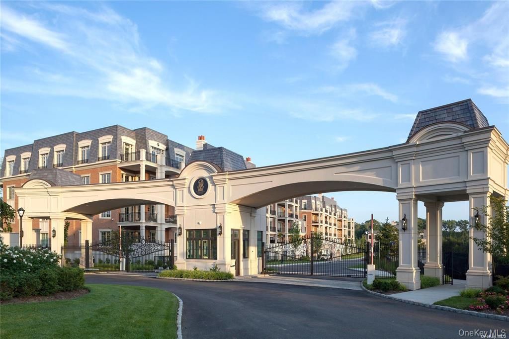 Photo of 6000 Royal Court #6303, North Hills, NY 11040 (MLS # 921923)