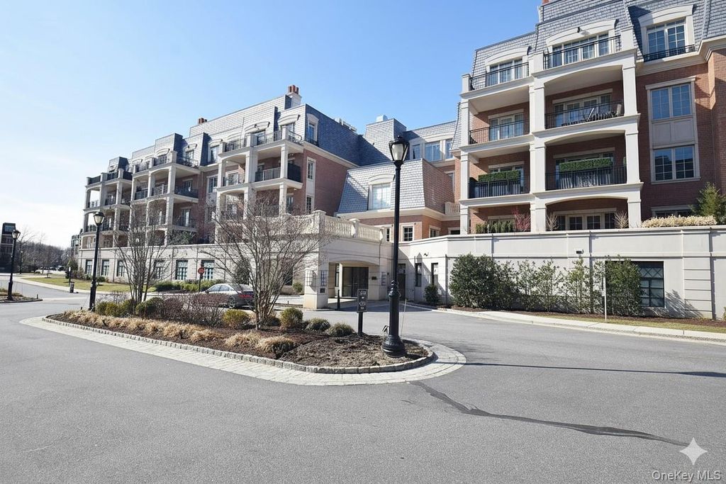 Photo of 6000 Royal Court #6303, North Hills, NY 11040 (MLS # 921923)