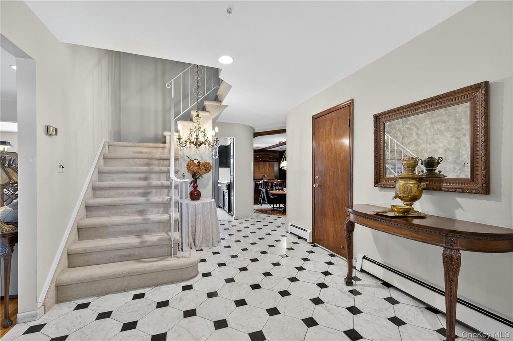 Photo of 73 Reed Drive, Roslyn, NY 11576 (MLS # 920804)