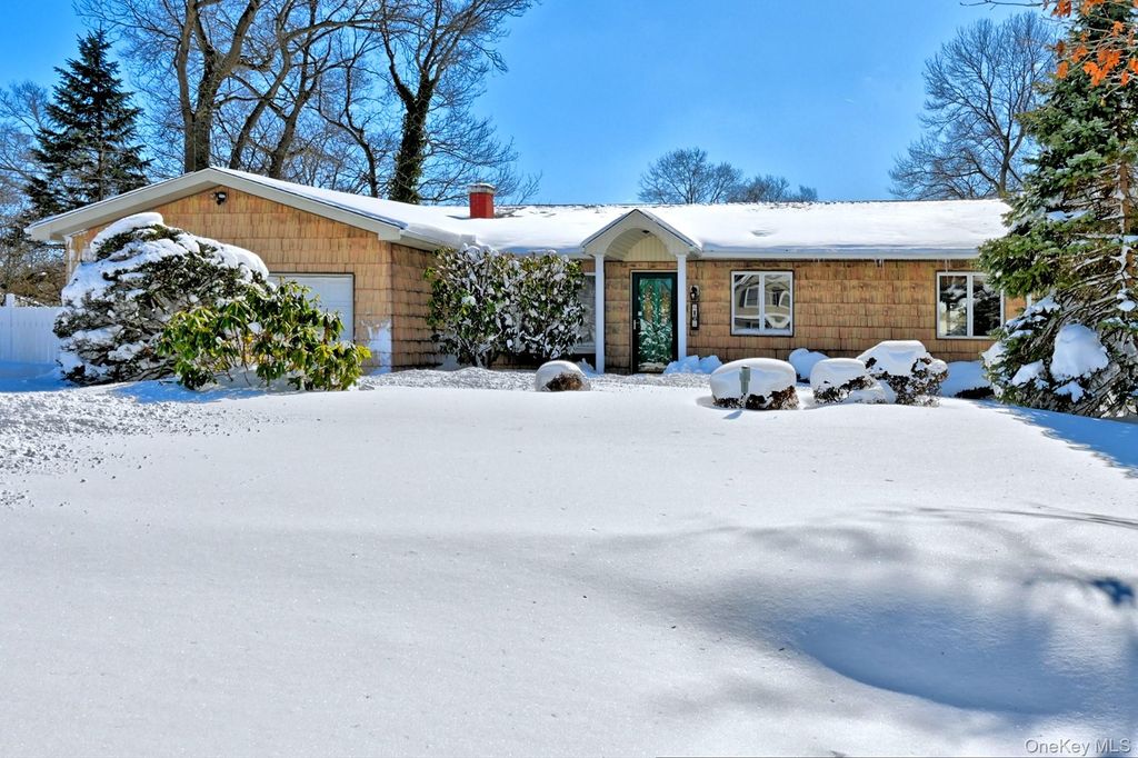 Photo of 16 Hempstead Street, Holtsville, NY 11742 (MLS # 965190)