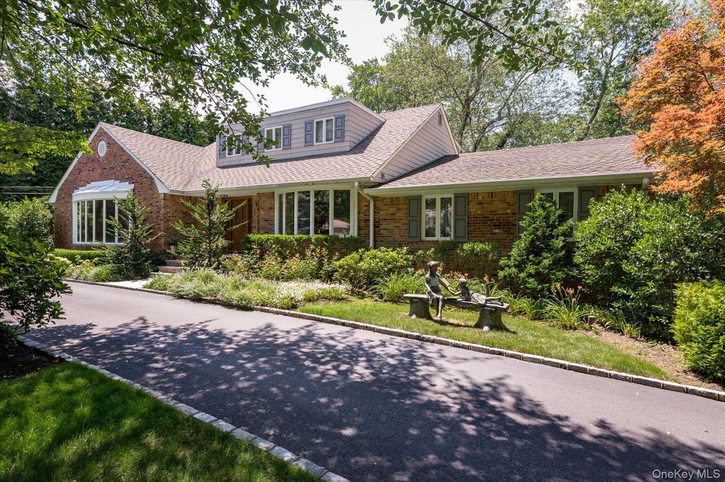 Photo of 14 Pine Drive, Woodbury, NY 11797 (MLS # 987761)