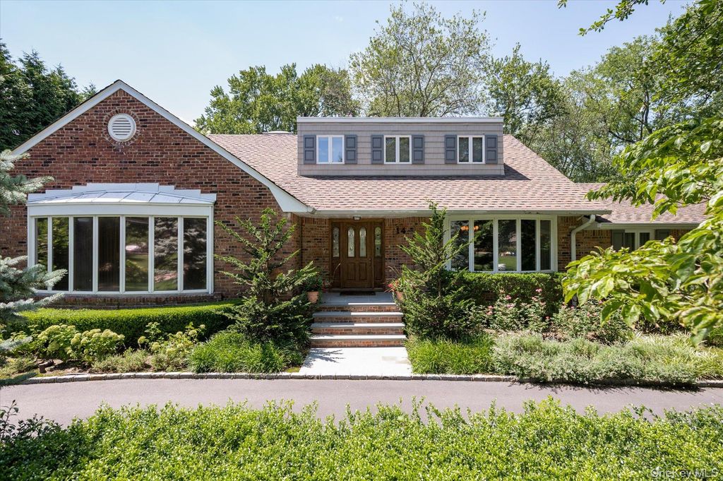 Photo of 14 Pine Drive, Woodbury, NY 11797 (MLS # 987761)