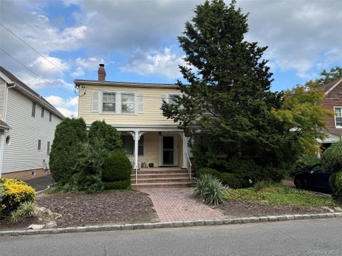 Homes For Sale - 82 Auerbach Lane<br/> Lawrence, NY 11559