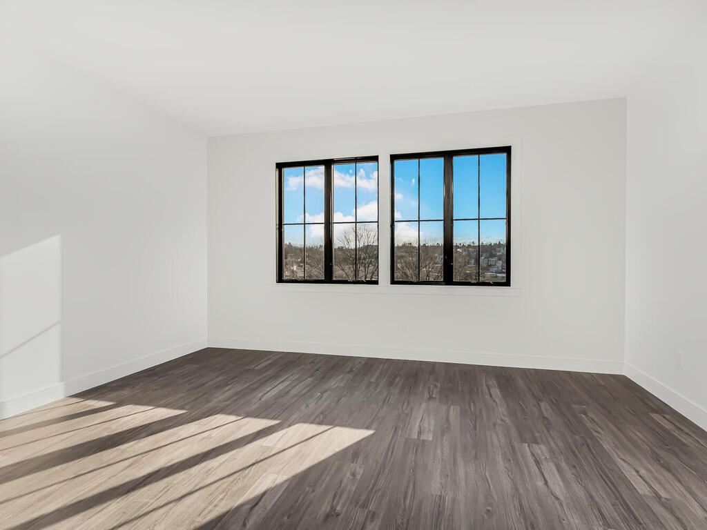 322 Edwards Place Right Unit