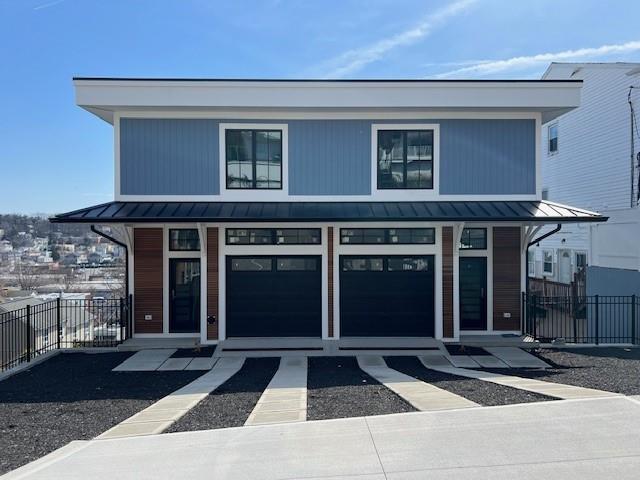 Edwards Place Right Unit, Yonkers, New York - 4 Bedrooms  
3.5 Bathrooms  
6 Rooms - 
