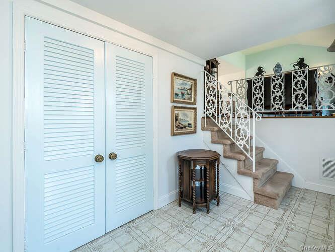 1106 Glen Cove Avenue