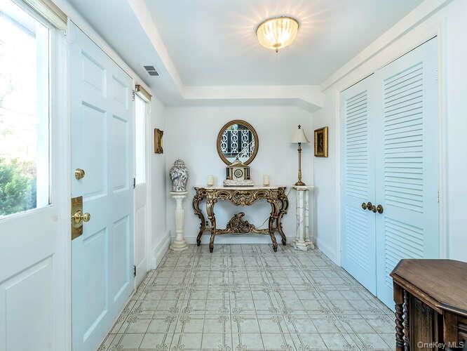 1106 Glen Cove Avenue