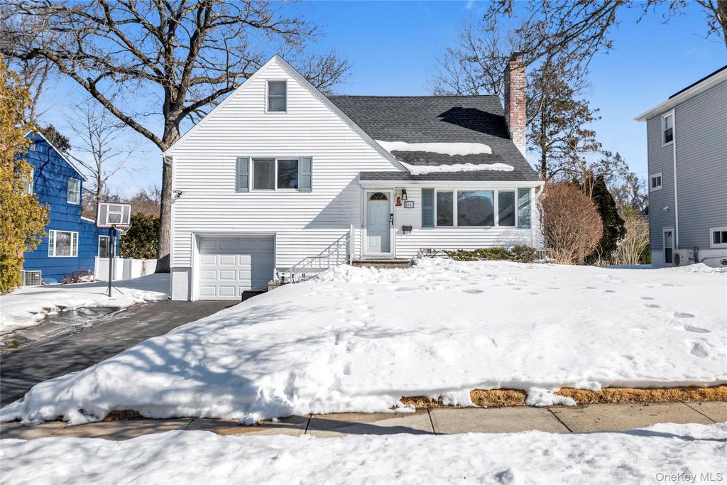 Photo of 34 Roxbury Road, Port Washington, NY 11050 (MLS # 960763)