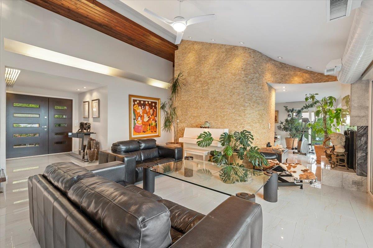 Copiague, New York 11726, United States, 4 Bedrooms Bedrooms, ,2 BathroomsBathrooms,Residential,Active,176704