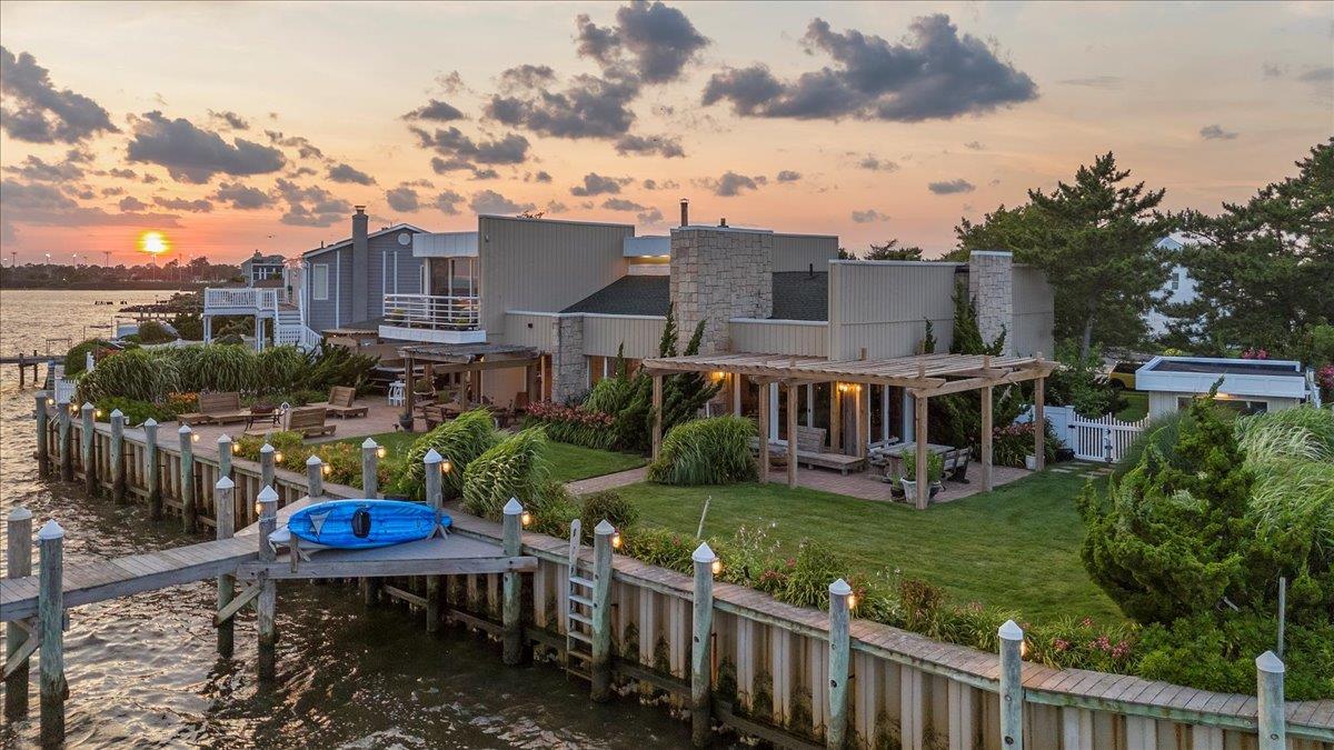 Copiague, New York 11726, United States, 4 Bedrooms Bedrooms, ,2 BathroomsBathrooms,Residential,Active,176704