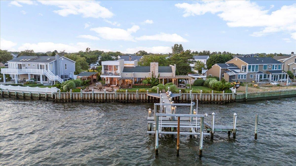 Copiague, New York 11726, United States, 4 Bedrooms Bedrooms, ,2 BathroomsBathrooms,Residential,Active,176704