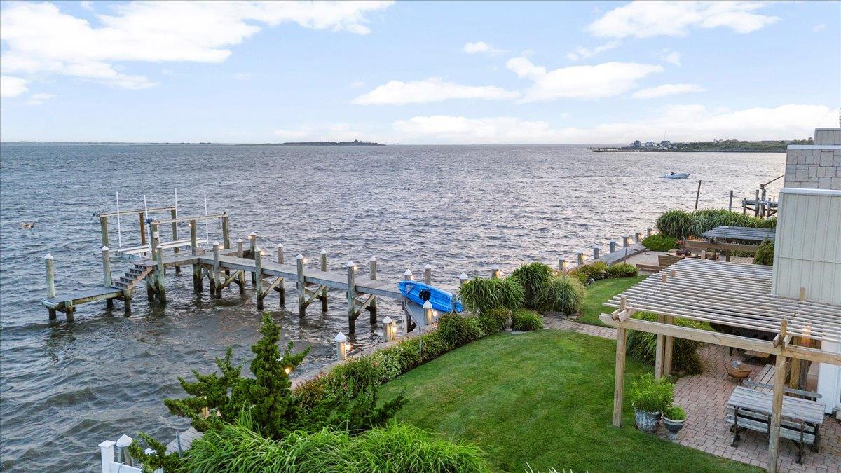 Copiague, New York 11726, United States, 4 Bedrooms Bedrooms, ,2 BathroomsBathrooms,Residential,Active,176704