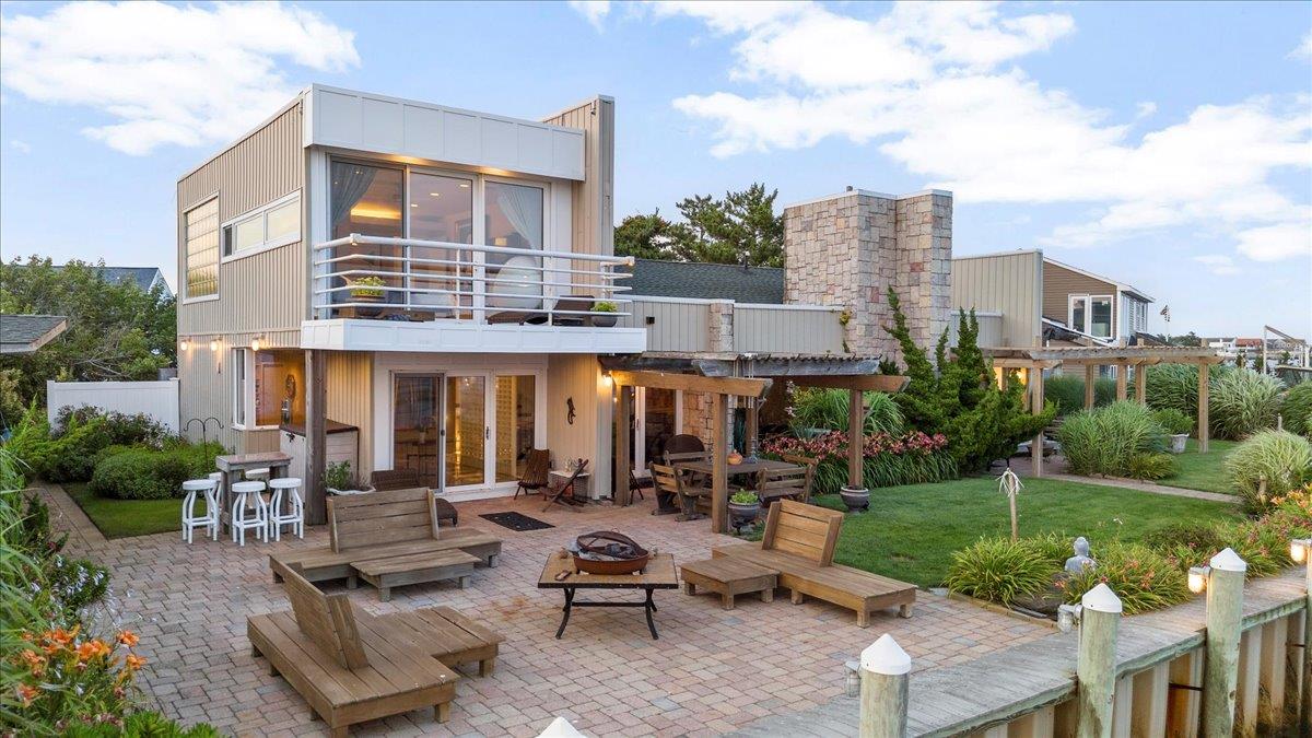 Copiague, New York 11726, United States, 4 Bedrooms Bedrooms, ,2 BathroomsBathrooms,Residential,Active,176704