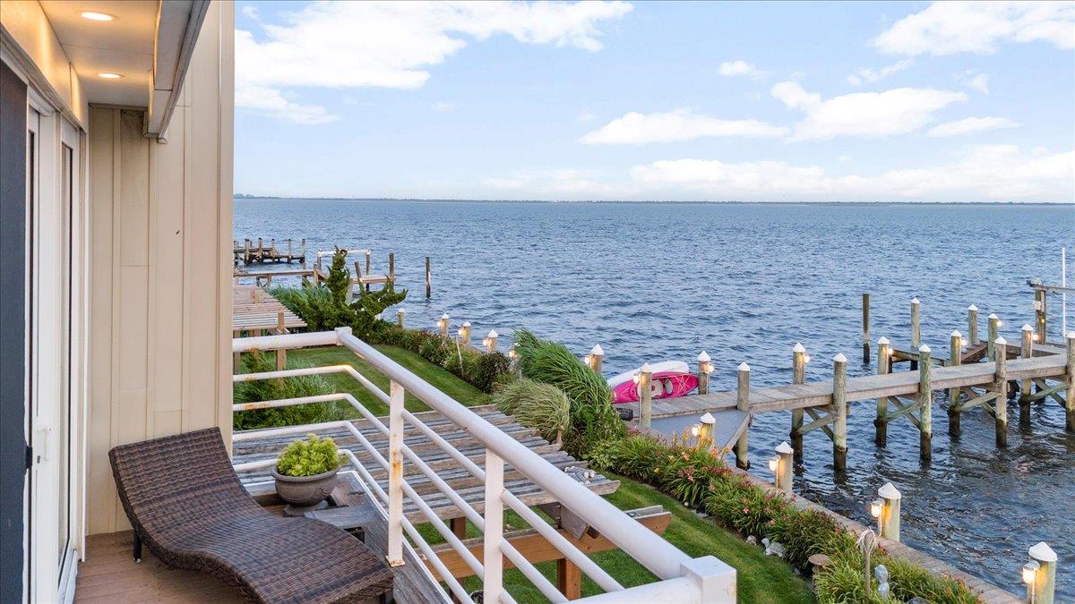 Copiague, New York 11726, United States, 4 Bedrooms Bedrooms, ,2 BathroomsBathrooms,Residential,Active,176704