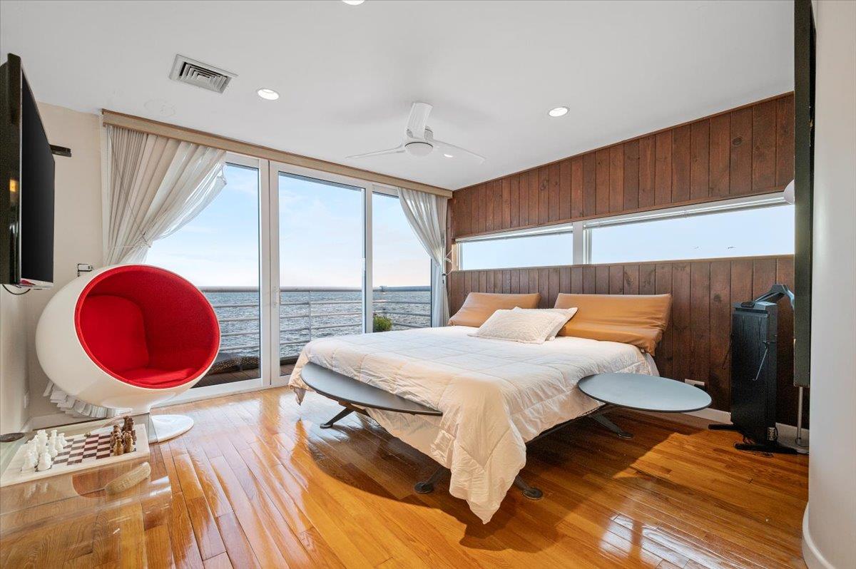 Copiague, New York 11726, United States, 4 Bedrooms Bedrooms, ,2 BathroomsBathrooms,Residential,Active,176704